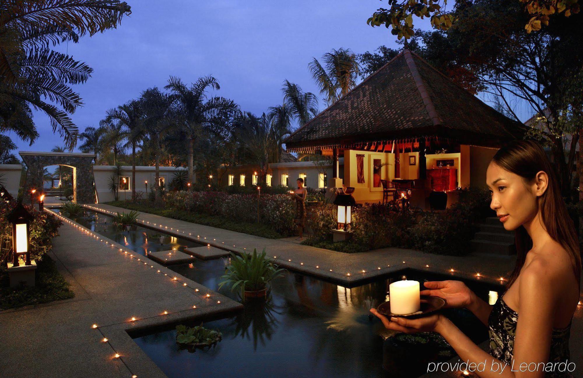 Tanjong Jara Resort, Terengganu - A Small Luxury Hotels Of The World Dungun Esterno foto The resort at night
