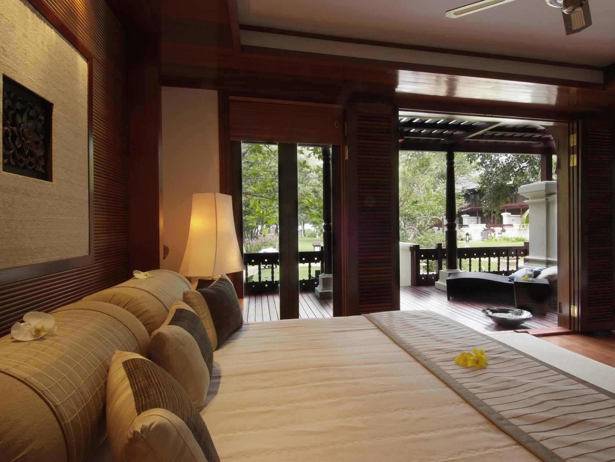 Tanjong Jara Resort, Terengganu - A Small Luxury Hotels Of The World Dungun Esterno foto A bedroom at the resort
